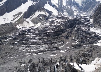 Даҳсолаҳои охир пиряхҳои Осиёи Марказӣ дар ҳолати ғайримуқаррарӣ қарор дошта, дар маҷмуъ 30 фоиз таназзул ёфтаанд