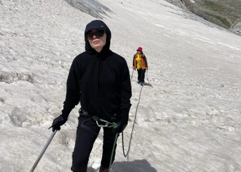 Саҳми бонувони пиряхшинос дар рушди илми ватанӣ