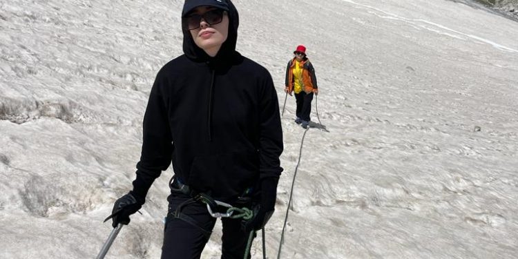 Саҳми бонувони пиряхшинос дар рушди илми ватанӣ