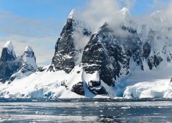 Алоқамандии пиряхҳо ва заминҷунбиҳ