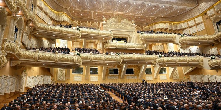 Ҷамъомад ба муносибати 35-солагии Истиқлоли давлатӣ дар Театри миллӣ