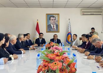 Маросими супоридани сертификатҳо ба хатмкунандагони курси омӯзишӣ дар мавзуи “ Омузиши кулҳо бо усули батиметрӣ ва геофизикӣ ва таҳлили моҳворавӣ бо технологияҳои геоинформатсионӣ (GIS”)